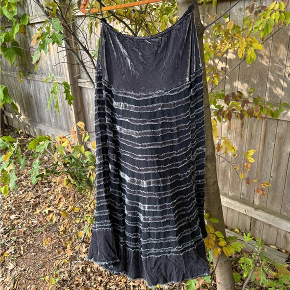 Erge Black Velvet Chemise - Picture 5 of 8